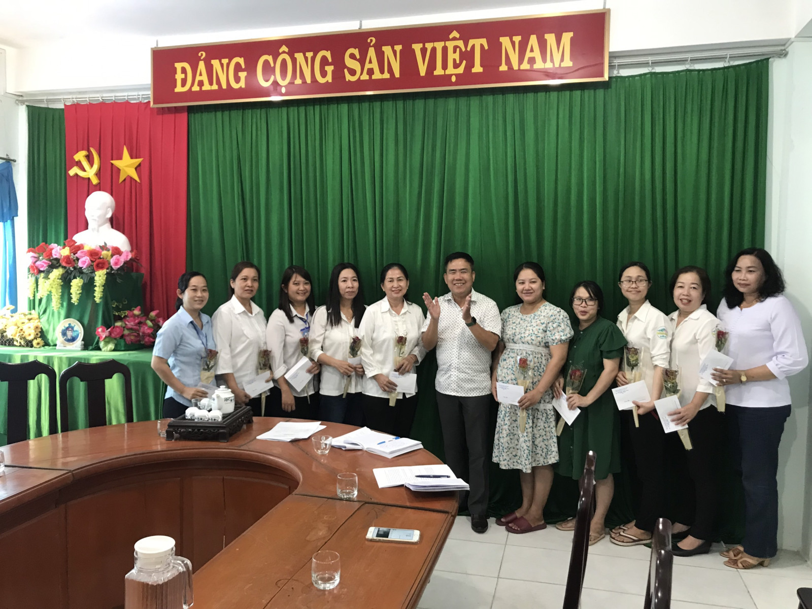 Công đoàn cơ sở Bến xe khách tổ chức họp mặt, kết hợp trao quà cho nữ công đoàn viên nhân kỷ niệm 113 năm ngày Quốc tế Phụ nữ 08/3.